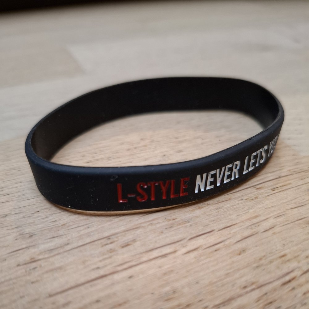 L-Style elastiek voor Krystal One dartcase close-up